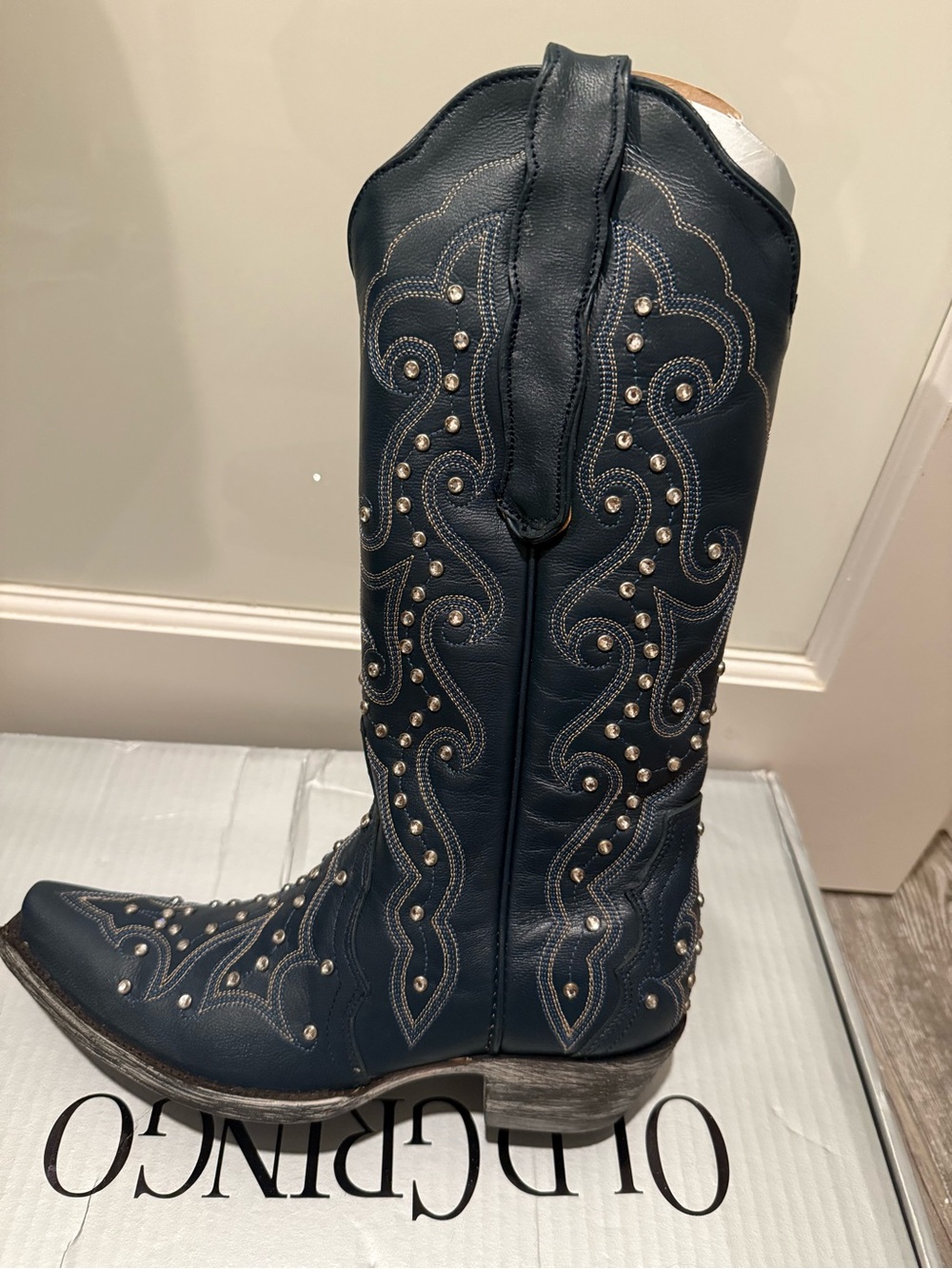L 888-16
CELESTE SWAROVSKI women’s boots